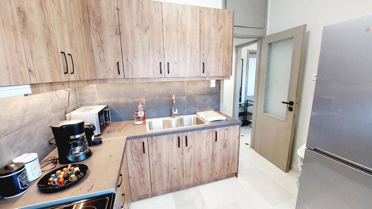 Vista Mare Beachfront Apartment. Apartment Saronida