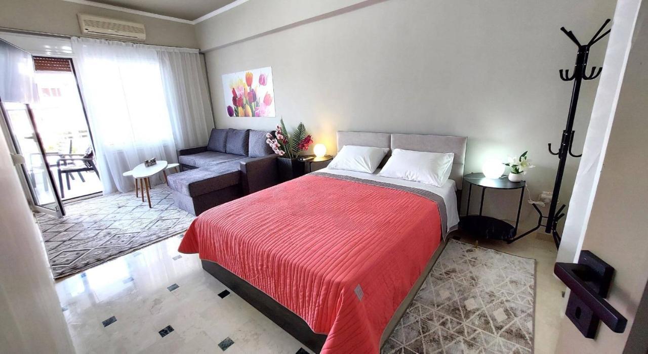Vista Mare Beachfront Apartment. Saronida