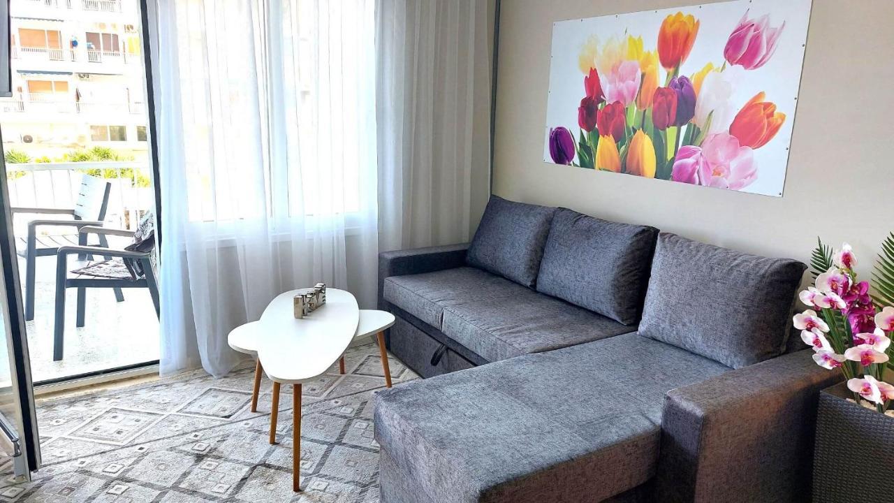 Vista Mare Beachfront Apartment. Saronida