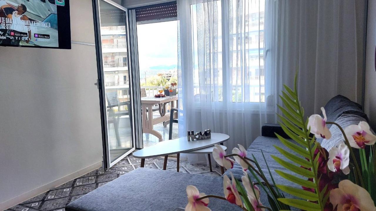 Vista Mare Beachfront Apartment. * Saronida