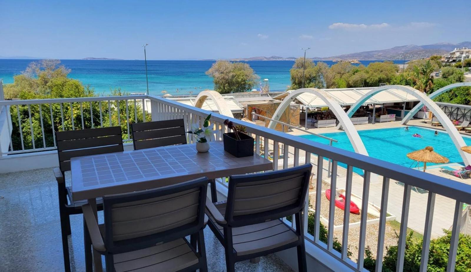 Vista Mare Beachfront Apartment. Apartment Saronida